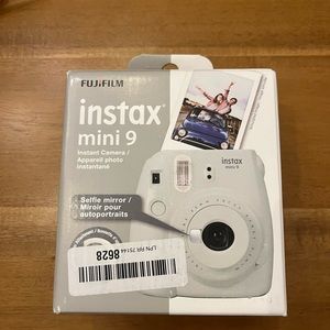 Fujifilm White Instax mini 9, in box, with carrying case